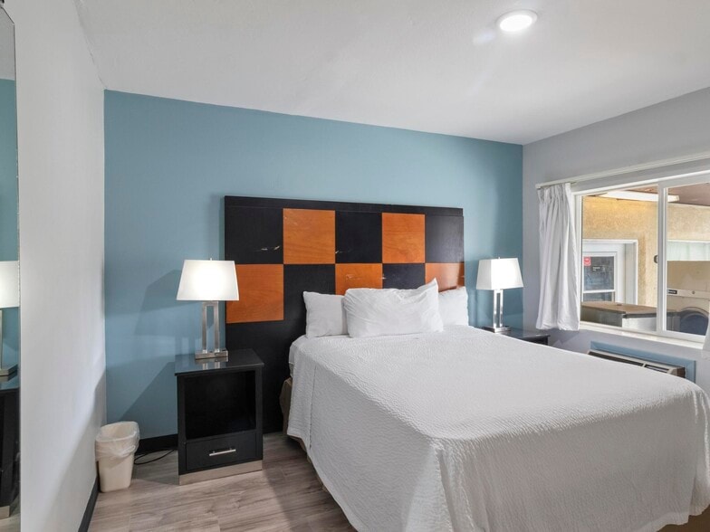 More Photos Of 180 E Center St, Panguitch Hotel For Sale