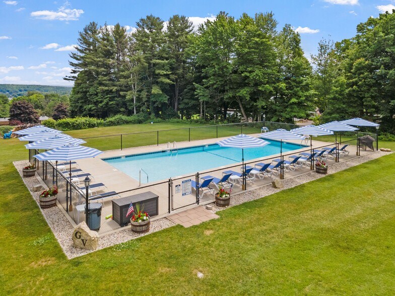 More Photos Of 291 Endicott St N, Laconia Hotel For Sale