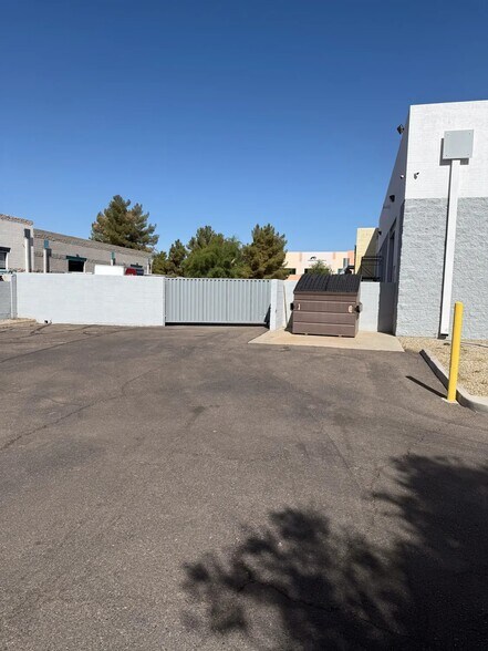 More Photos Of 1325 W Harwell Rd, Gilbert Warehouse For Lease