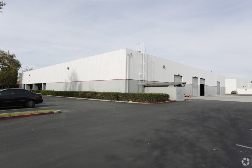 More Photos Of 3011 S Croddy Way, Santa Ana Warehouse For Lease