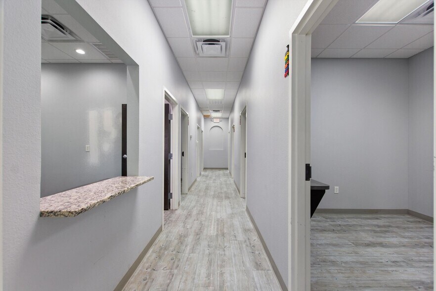 More Photos Of 105 Park Place Blvd, Davenport Medical For Sale