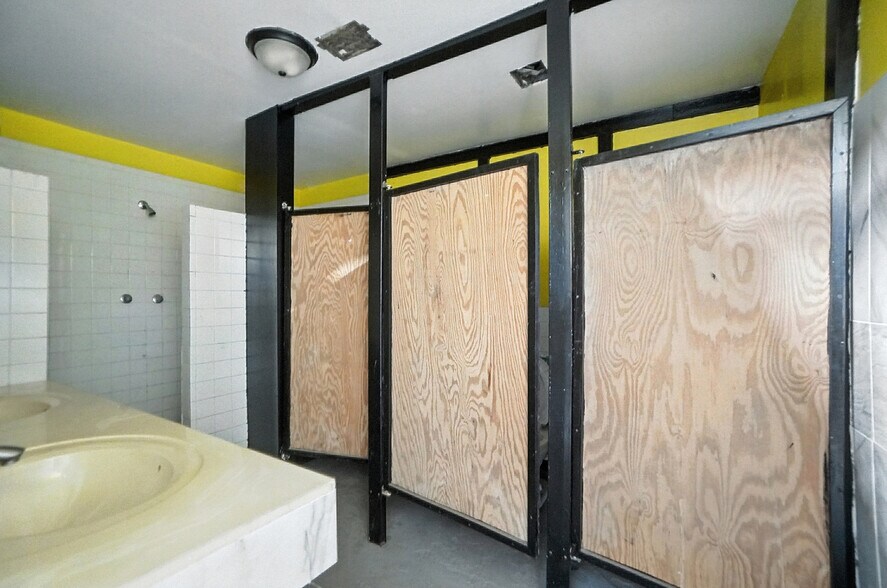 More Photos Of 603 S Broadway St, Dayton Warehouse For Sale