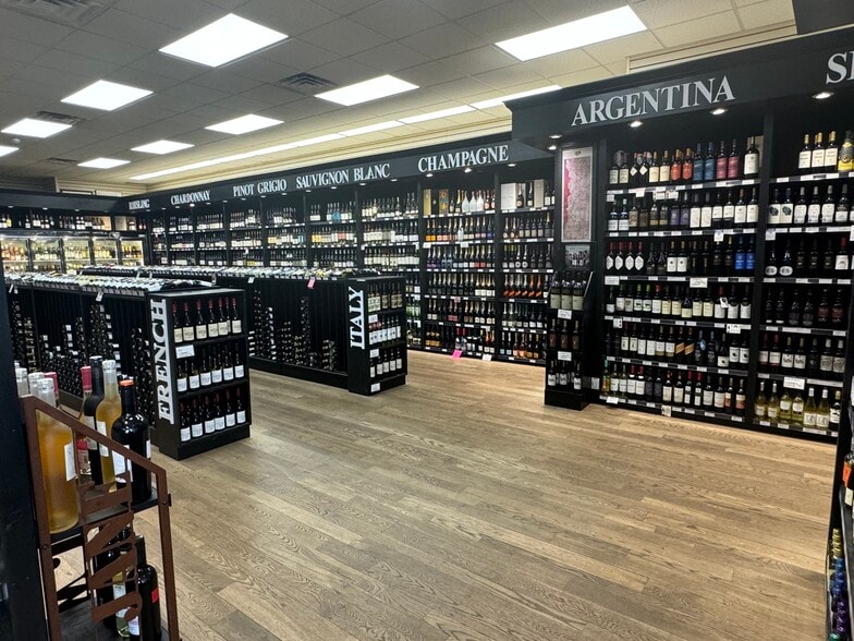 More Photos Of 800 E Boston Post Rd, Mamaroneck Storefront For Sale