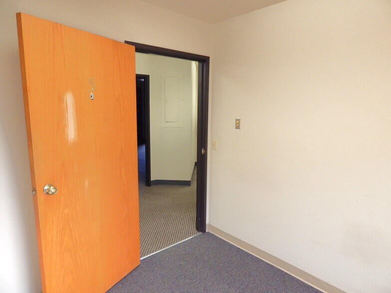 More Photos Of 272 Medical Loop, Roseburg Office For Sale