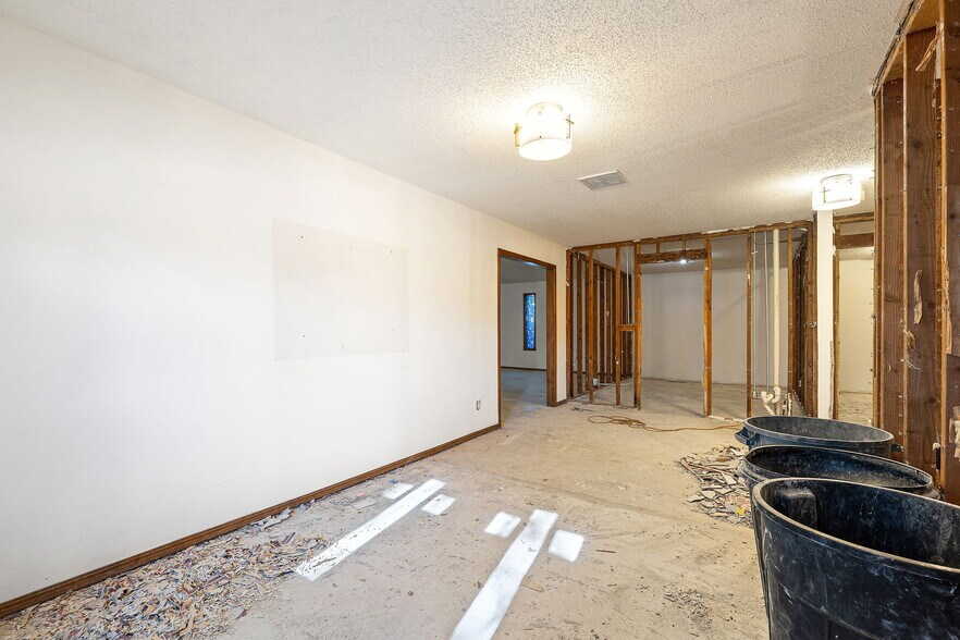 More Photos Of 115 N 8th St, Yukon Religious Facility For Sale