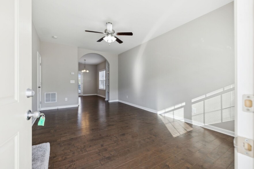 More Photos Of 710 Joshua St, Columbia Apartments For Sale