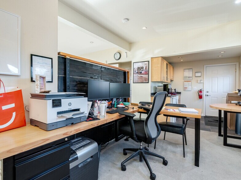 More Photos Of 2800 E Evergreen Blvd, Vancouver Office Residential For Lease