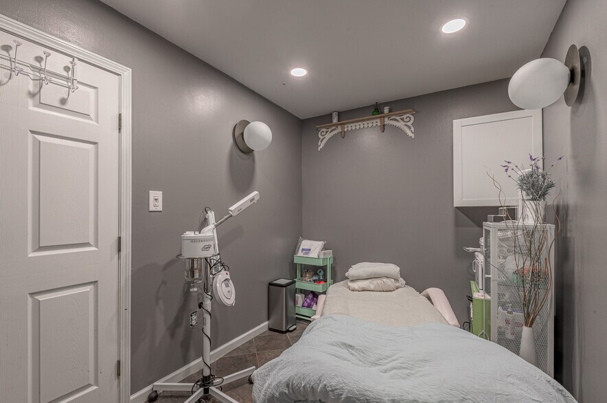 More Photos Of 131 Commerce st, Lovelady General Retail For Sale