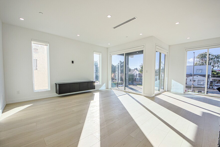 More Photos Of 2200 Thurman Ave, Los Angeles Multifamily For Sale