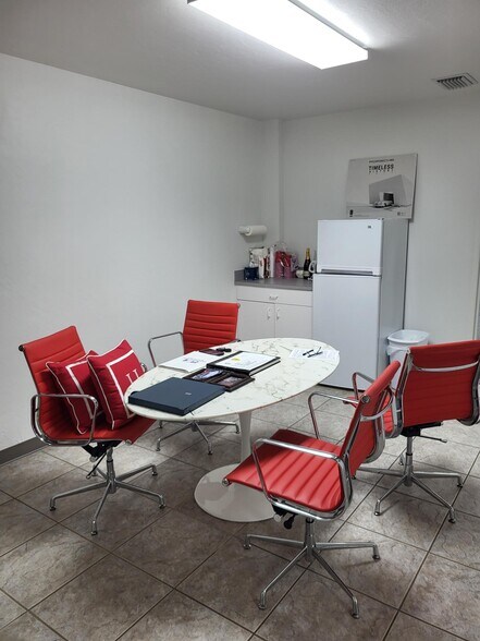 More Photos Of 5567 Taylor Rd, Naples Warehouse For Lease