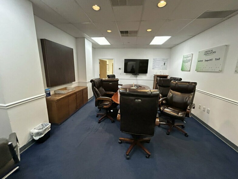More Photos Of 14-16 Thomas J Rhodes Industrial Dr, Trenton Warehouse For Lease