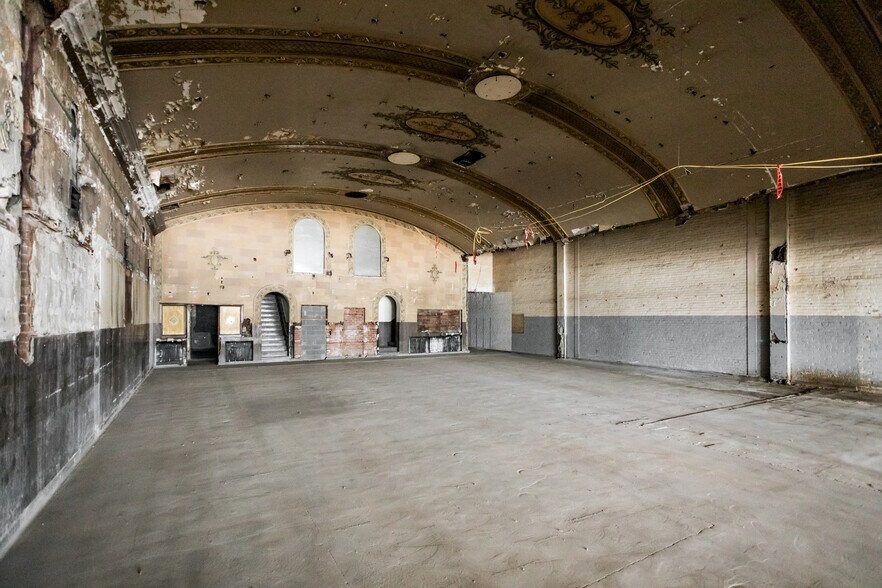 More Photos Of 6532 Woodward Ave, Detroit General Retail For Sale