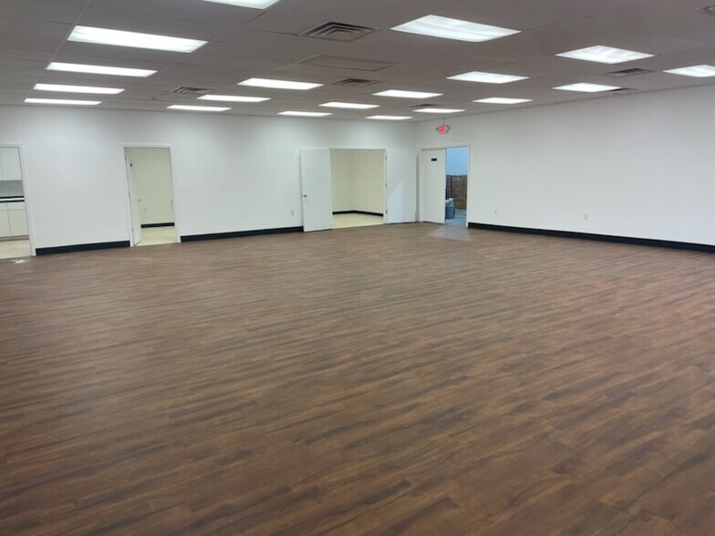 More Photos Of 5585 E Main St, Verona General Retail For Lease