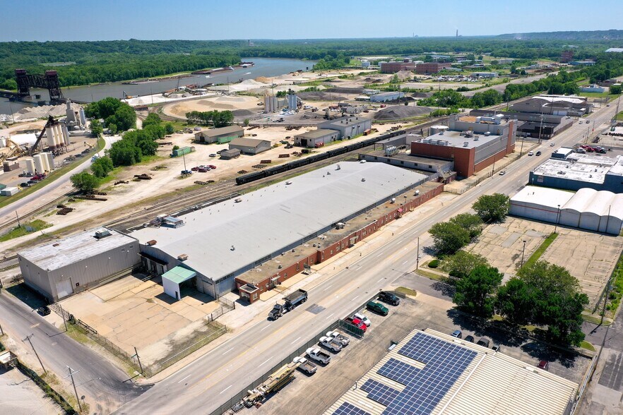More Photos Of 2400 SW Washington St, Peoria Manufacturing For Sale