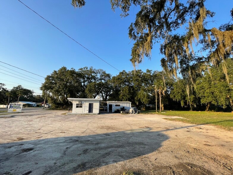 More Photos Of 830 S Main St, Wildwood Auto Dealership For Sale