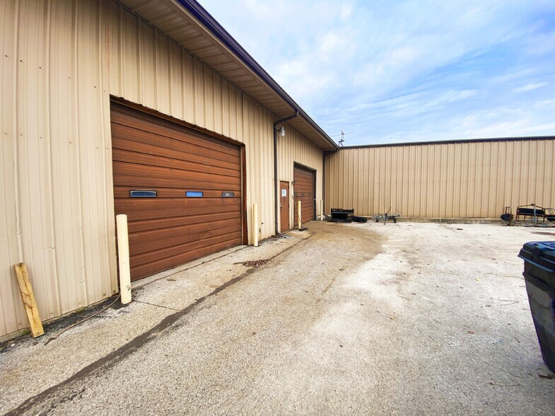 More Photos Of 1247 Belgrove Dr, Bellefontaine Neighbors Warehouse For Lease