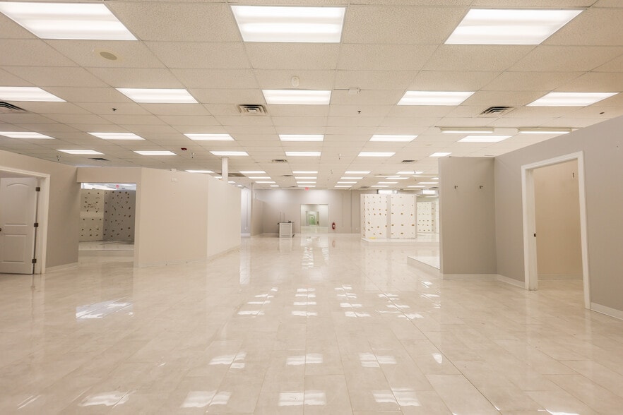 More Photos Of 3165 Alpine Ave, Grand Rapids Storefront For Lease