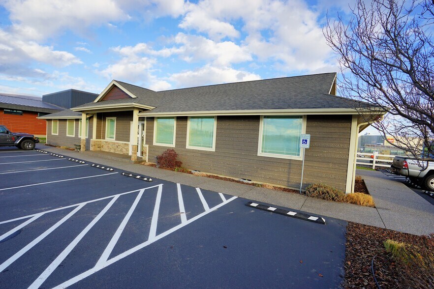 More Photos Of 2410 Terrace Heights Dr, Yakima Office For Lease