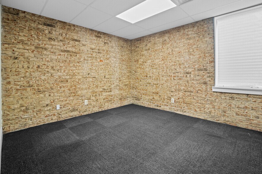 More Photos Of 2300 E 14th St, Tulsa Office For Lease