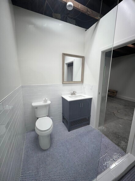 More Photos Of 123 E C St, Wilmington Warehouse For Sale