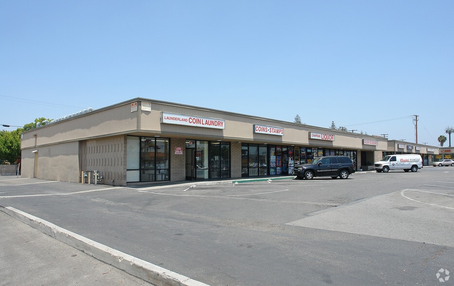 More Photos Of 1701-1725 W Chapman Ave, Orange General Retail For Lease