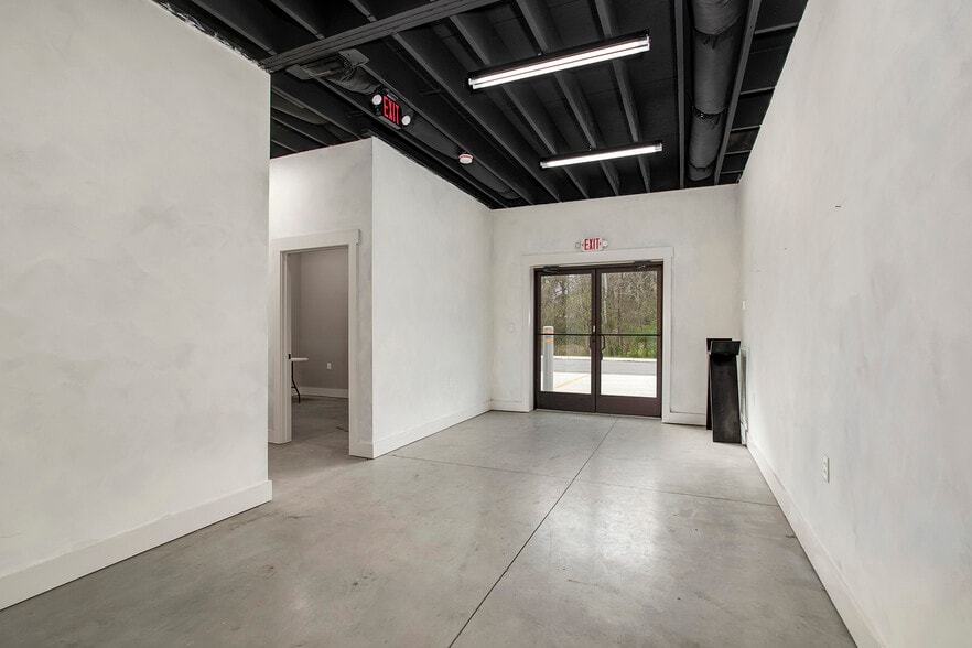 More Photos Of 145 US-70, Lenoir City Flex For Lease