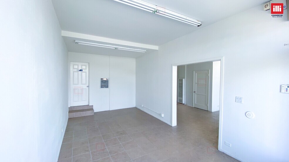 More Photos Of 21528 1/2-21530 Ventura Blvd, Woodland Hills Freestanding For Lease