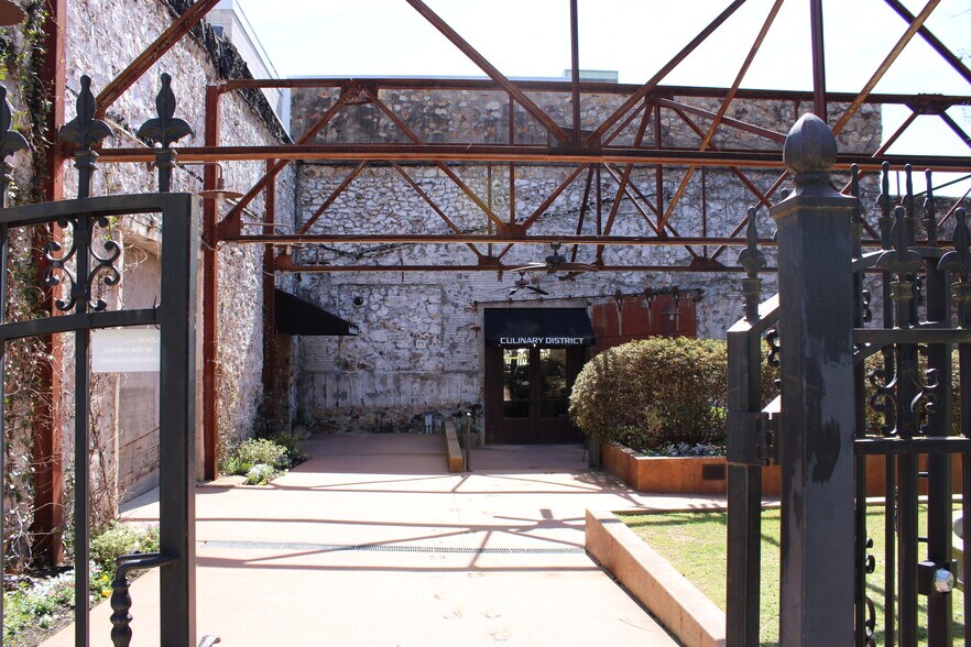 More Photos Of 500 Ouachita Ave, Hot Springs National Park Storefront Retail Office For Sale
