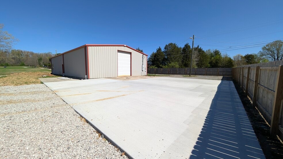 Primary Photo Of 5240 Schaad Rd, Knoxville Industrial For Lease