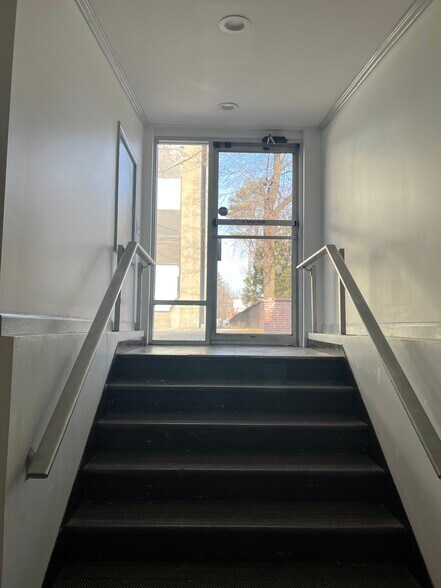 More Photos Of 556 Main St, Stroudsburg Office Residential For Lease