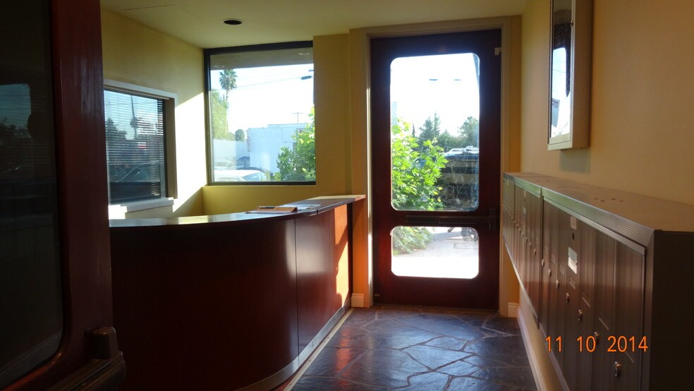 More Photos Of 18747 Sherman Way, Reseda Office For Lease