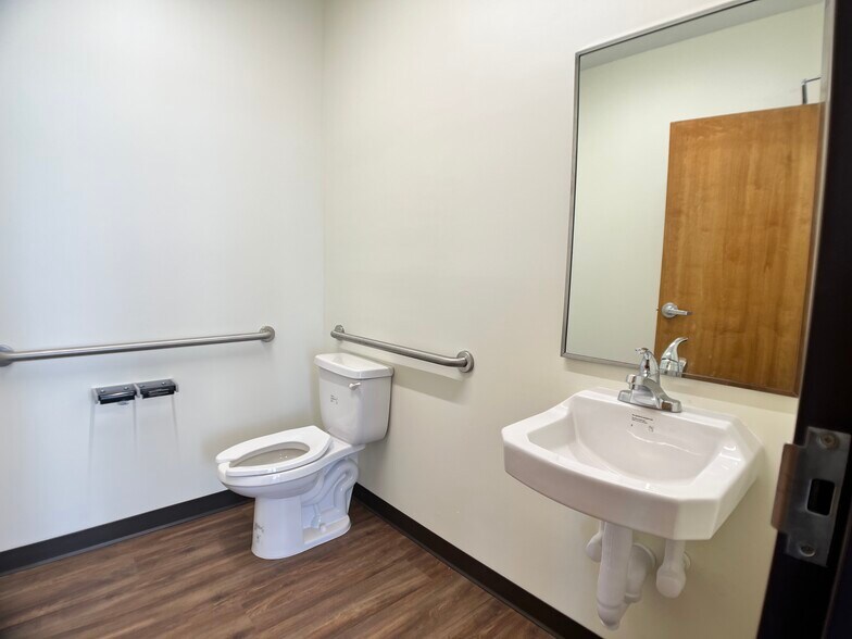 More Photos Of 440 Dundas Dr, Jacksonville Unknown For Lease