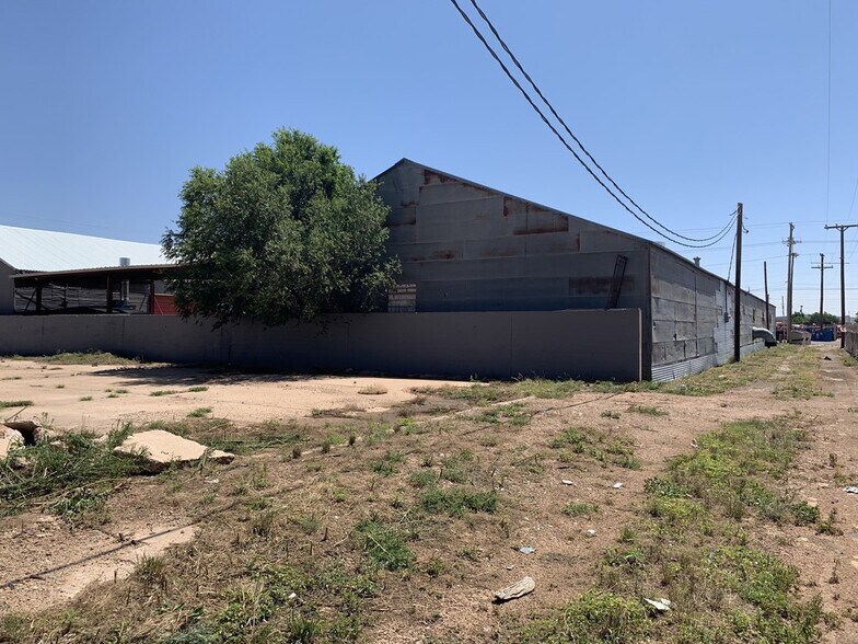 More Photos Of 311-405 19th St, Lubbock Warehouse For Sale