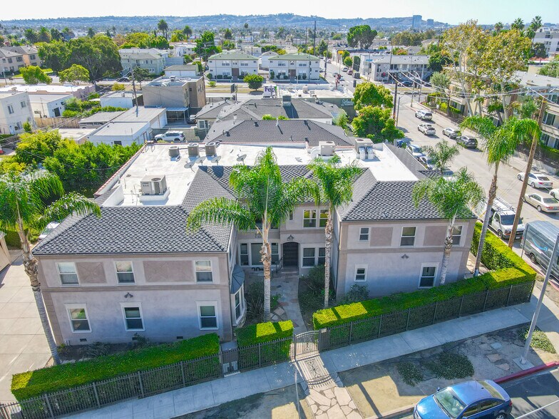 More Photos Of 1202 S Cochran Ave, Los Angeles Apartments For Sale