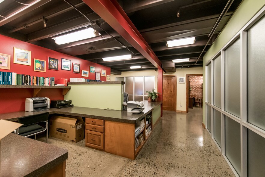 More Photos Of 907-911 Santa Fe Ave, Fresno Flex For Sale