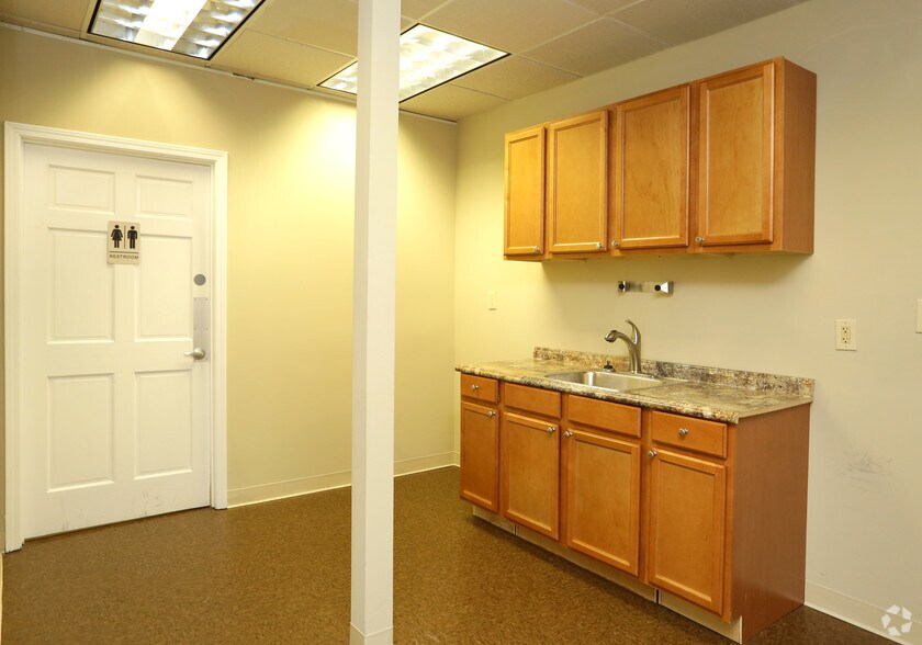 More Photos Of 2395 Wall St SE, Conyers Office For Lease