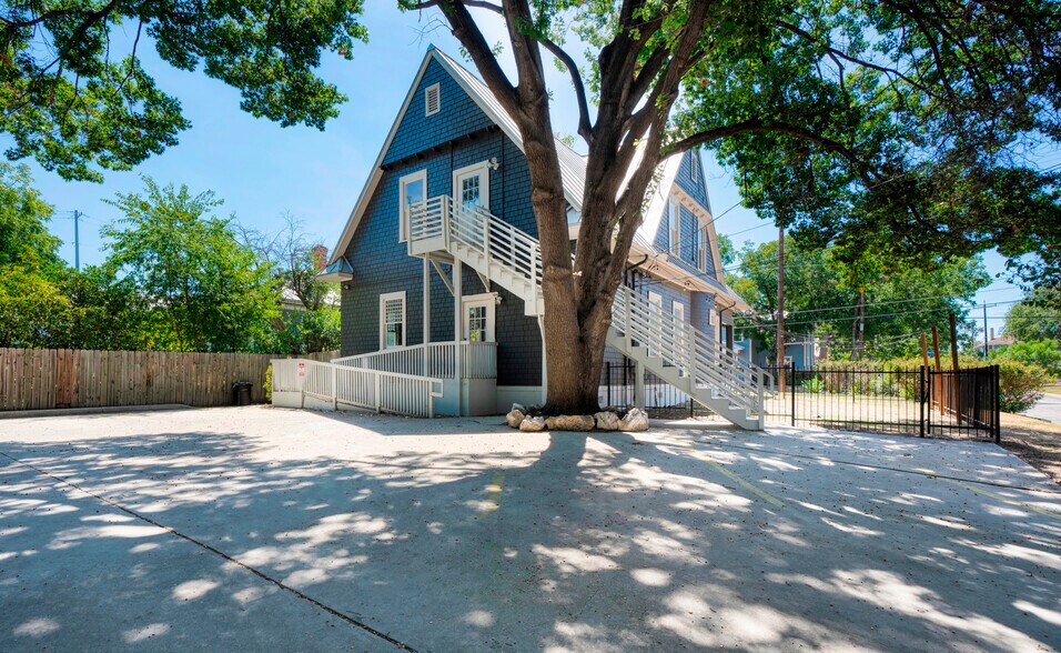 More Photos Of 801 E Quincy St, San Antonio Office Residential For Lease