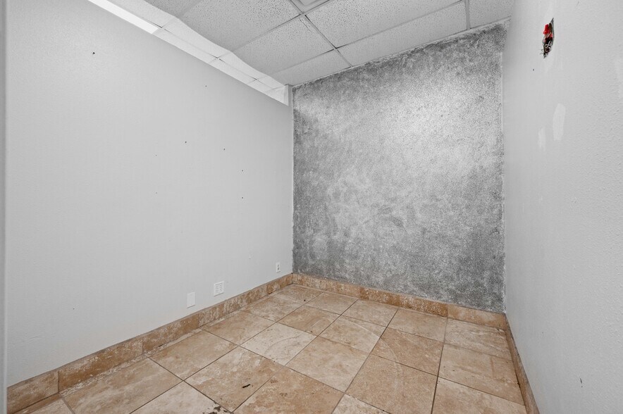 More Photos Of 309-311 S Victoria Ave, Pueblo Storefront For Sale