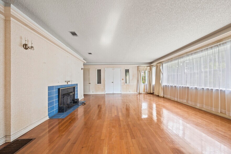 More Photos Of 164 NE Laguna Dr, Lake City Office For Sale