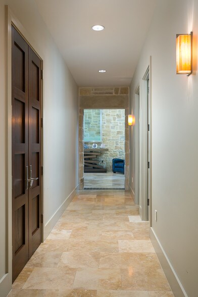 More Photos Of 16111 Via Shavano, San Antonio Office For Lease