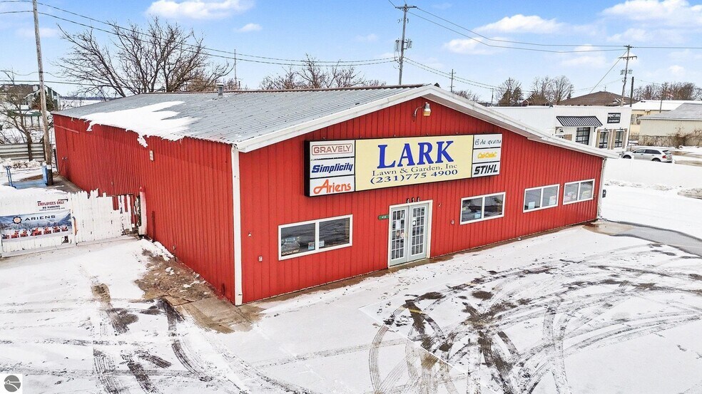 Primary Photo Of 414 S Mitchell St, Cadillac General Retail For Lease