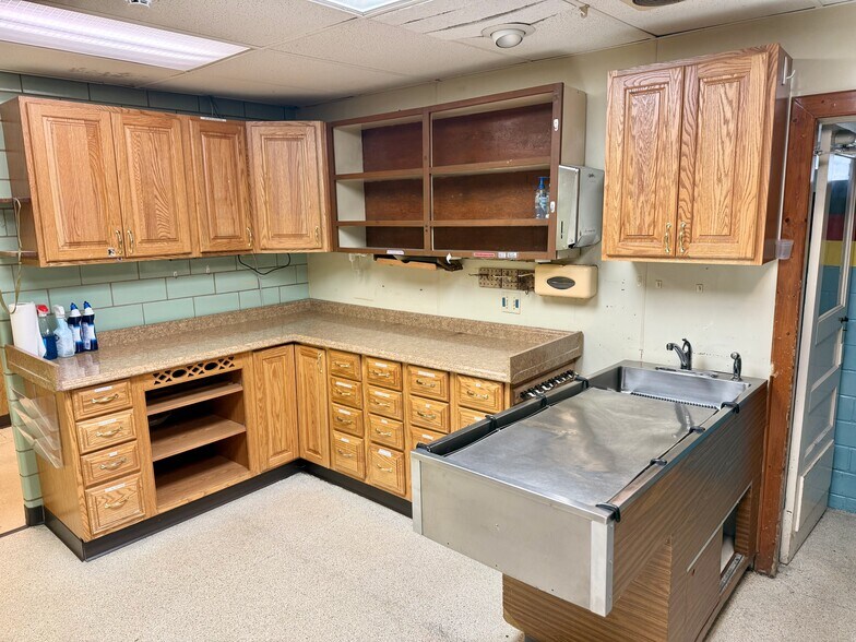 More Photos Of 1107 Lincoln Way E, Massillon Veterinarian Kennel For Sale