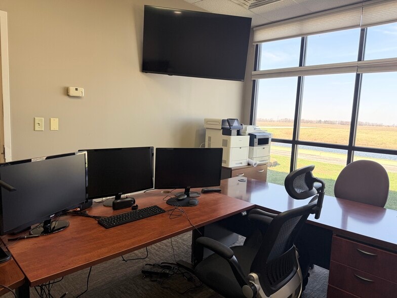 More Photos Of 150 N Prairie View Dr, Manteno General Retail For Sale