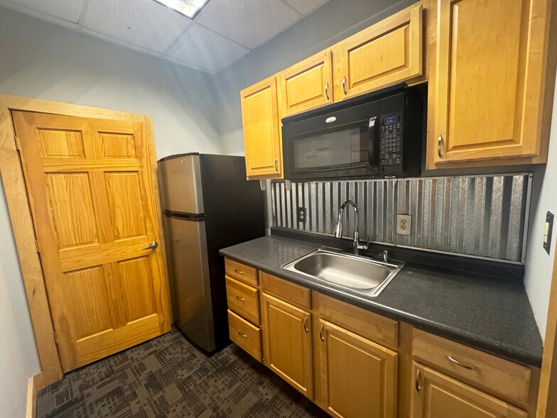 More Photos Of 220 N Davidson St, Indianapolis Research And Development For Lease