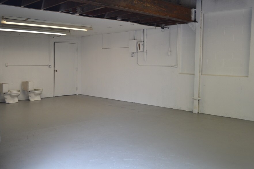 More Photos Of 8-10 Romanelli Ave, South Hackensack Warehouse For Lease