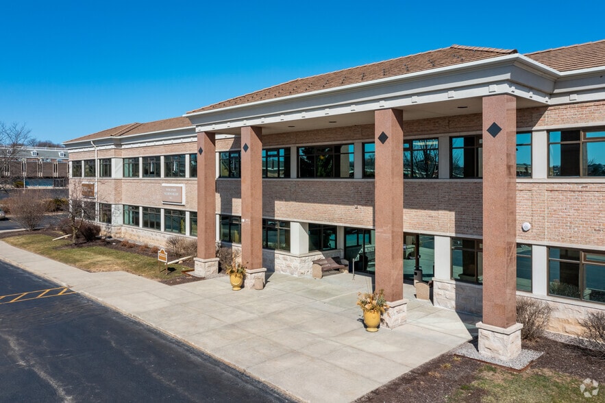 More Photos Of 17280 W North Ave, Brookfield Medical For Lease