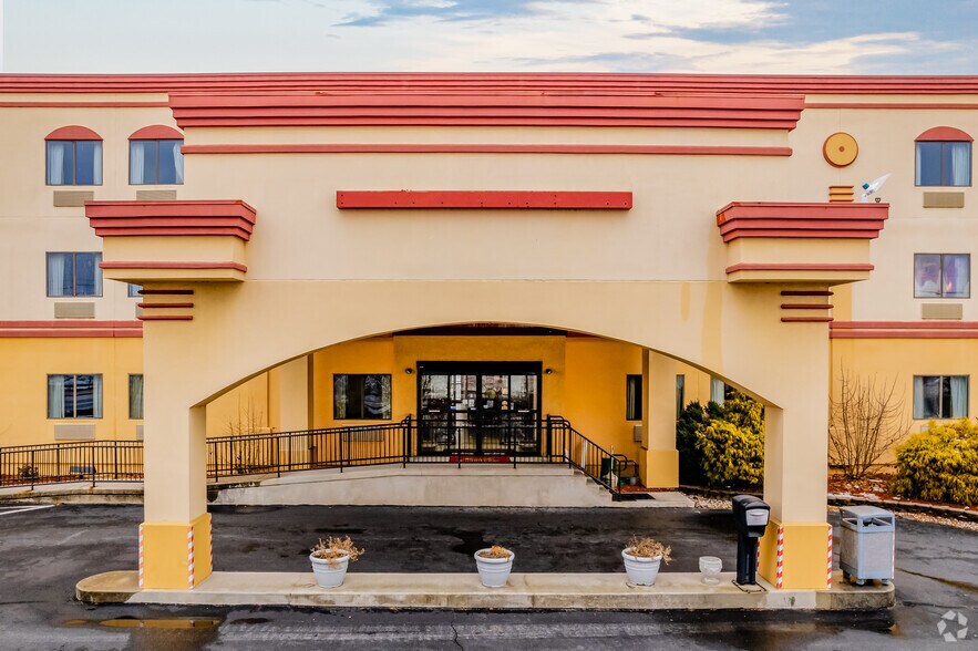 More Photos Of 1252 Harrisburg Pike, Carlisle Hotel For Sale
