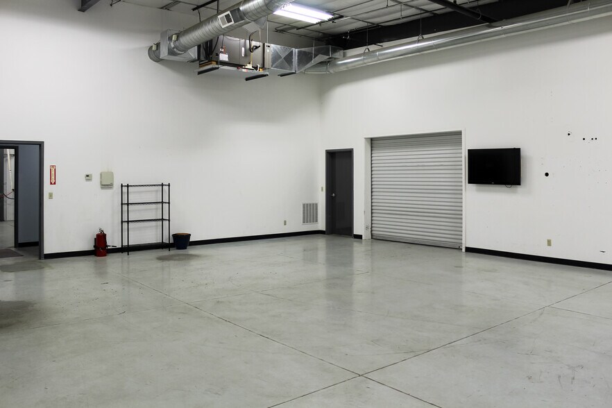 More Photos Of 1207 W 2nd St, Alliance Manufacturing For Sale