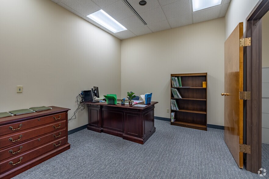 More Photos Of 4150 Belden Village St, Canton Office For Lease