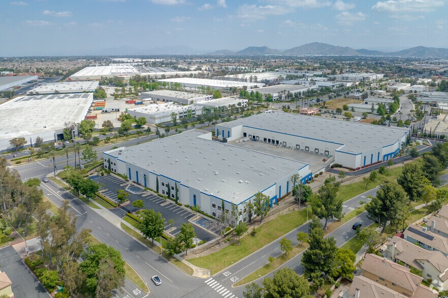 More Photos Of 7580 Cherry Ave, Fontana Warehouse For Lease